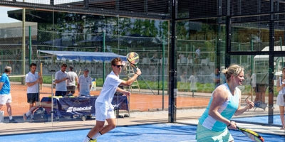 Kim Clijsters lanceert systeem voor illegale padelspelers bij padelclubs